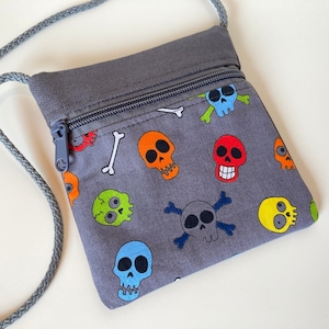 Neck Pouch 'Skulls' grey