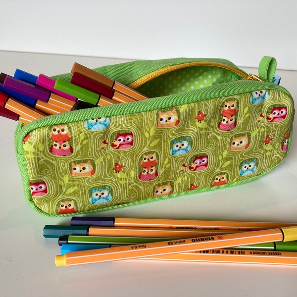 Pencil Case 'Happy Flappers' green (+ Name)