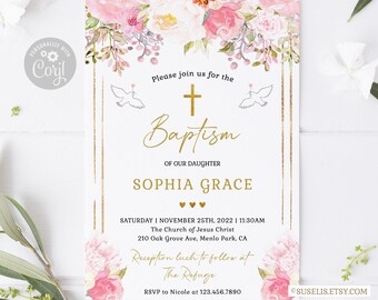 Puede incluir: Una tarjeta de invitación de bautizo con arreglos florales en acuarela rosa y blanco en la parte superior e inferior. El texto dice: Please join us for the Baptism of our daughter Sophia Grace, Saturday November 25th, 2022, 11:30AM.