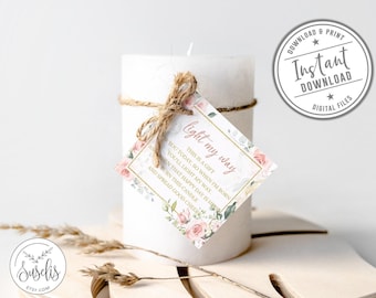 Puede incluir: Una vela de pilar blanca envuelta en cordel con una etiqueta de papel cuadrada con rosas rosas y el texto: Light my way, This is a gift for you today, so when I'm born you'll light my way, when that happy day is here burn this candle and spread good cheer.