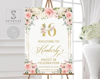Puede incluir: Un letrero de bienvenida rectangular con un gran número 16 de purpurina dorada, rosas rosadas y follaje verde. El texto dice Welcome to Kimberly's Sweet 16 Celebration November 25, 2021, enmarcado por líneas doradas verticales.