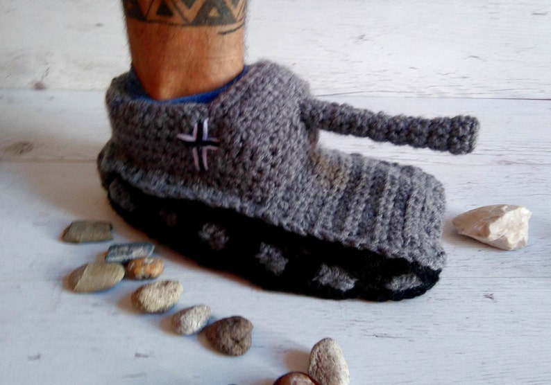 Crochet Tank Slippers Tank Slippers Boyfriend Gifts Panzer Hausschuhe Fathers Day Gift Panzer 1 Slippers Tankschuhe Tank Shoes For Him image 4