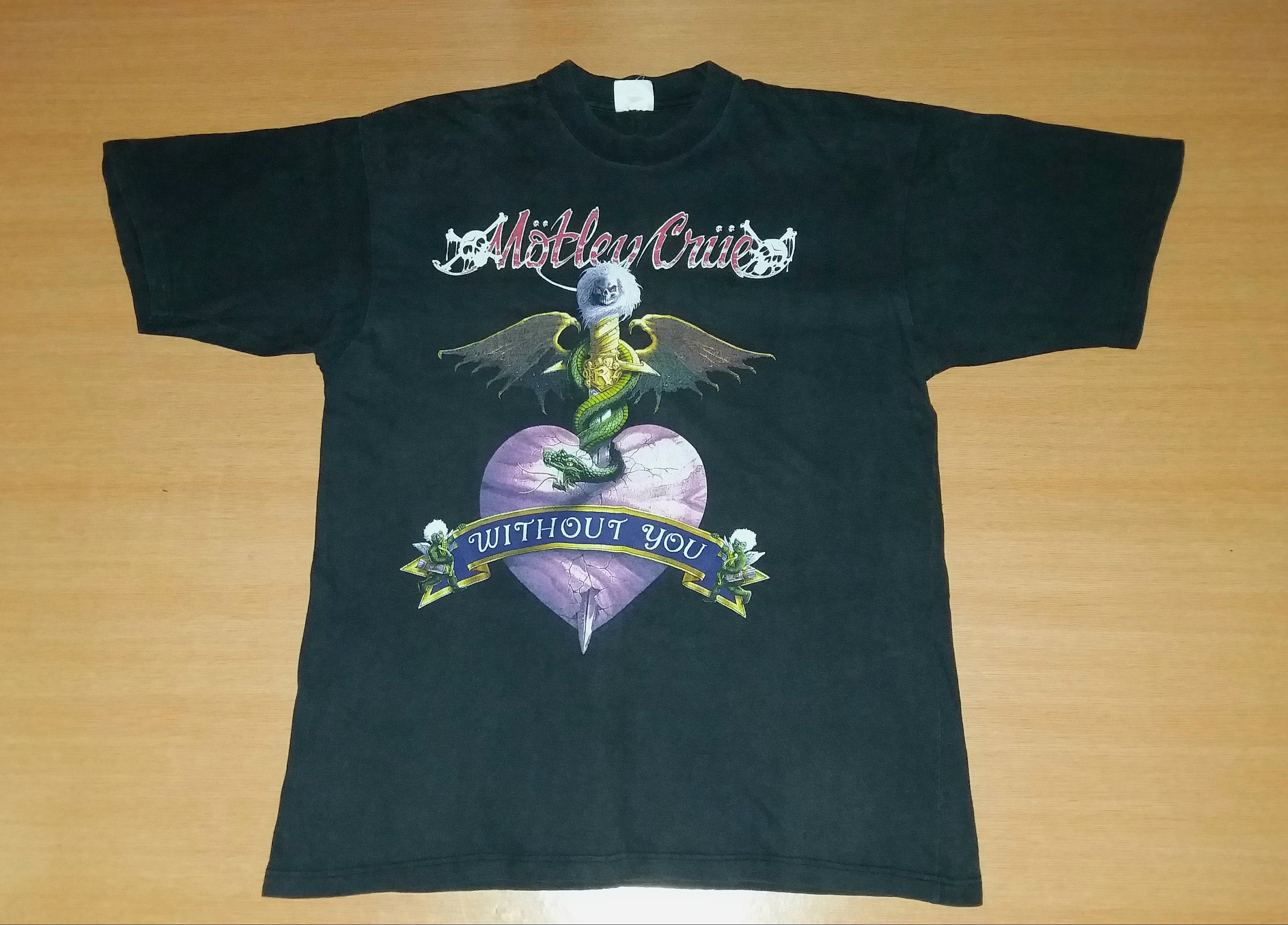 クルーのヴ MOTLEY CRUE モトリークルー 90s ヴィンテージ Tシャツ の通販 by ハイブラ's shop｜ラクマ カットソー