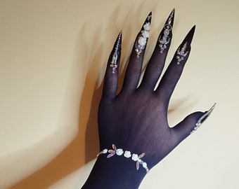 Clawed Black Gloves for Showstopping Performances - Ideal for Burlesque and Drag Queens!