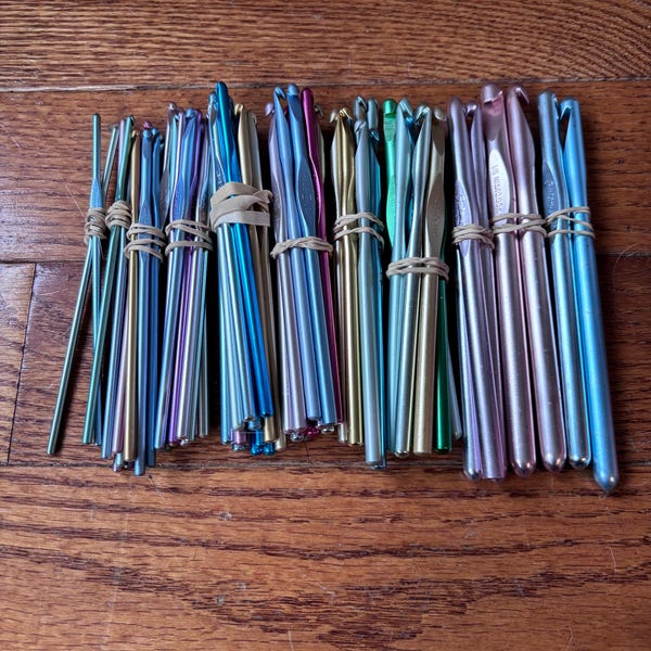 VINTAGE Susan Bates Crochet hooks