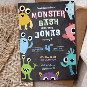 Op de afbeelding: Een Monster Bash-uitnodiging met kleurrijke monsterillustraties. De uitnodiging is voor Jonas' 7e verjaardag, gepland op 4 september om 14:00 uur. Het ontwerp bevat het adres en RSVP-details.