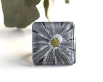 Oversized daisy ring, Square ring fused glass jewelry, Hand painted wild flower ring, Botanical gift for sister, Unique gifts under 50