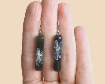 Daisy earrings dangle drop, Fused glass jewelry, Artsy hoop earrings, Eco friendly gift for sister, Cute flower earrings, Gift under 50