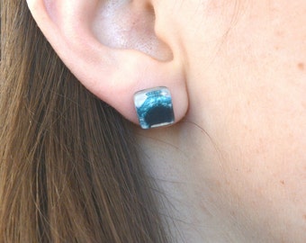 Clous d'oreilles en verre bleu turquoise, verre recyclé et argent sterling, petites boucles d'oreilles uniques, cadeau artisanal fait main pour elle