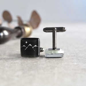 Gemelos de montaña, Regalos de aventura para él, Accesorios de vidrio reciclado sostenible para hombre, Gemelos Wanderlust para bodas al aire libre