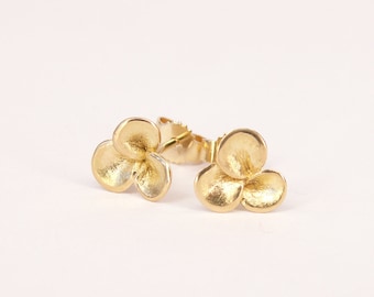 Broches à oreilles de fleurs *Lilli* d’or 750