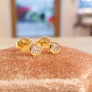 Simple, beautiful diamond stud earrings in 18k yellow gold.