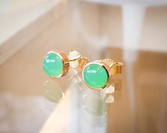 Gold earrings with chrysoprase 585 gold earrings cabochon