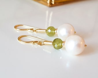 Pearl earrings freshwater pearls 750 gold grossular | Earrings | Earrings | 750 gold | green garnet