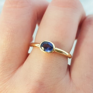 Sapphire ring gold ring 750 gold and an oval faceted sapphire