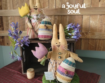 PATROON - HIPPITY HOPPERS - primitieve konijntjespoppen met tulpen en paasei, EP-patronen naaien