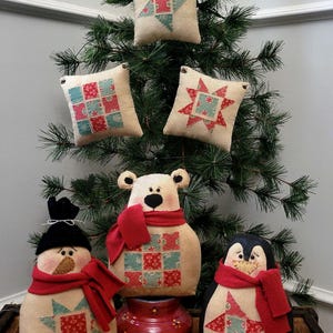 PATRÓN - "Amigos y adornos navideños de patchwork invernales" - Muñeco de nieve, oso polar, pingüino y adornos cuadrados para patchwork navideño