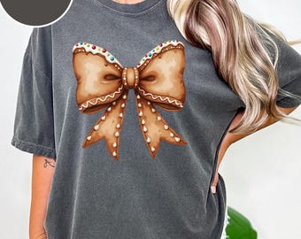 Comfort Colors Bow Christmas Coquette Ginger Bread Cookie Bow Trendy T-Shirts Christmas Cookie Bow Shirt Trendy Holiday Shirts for Family