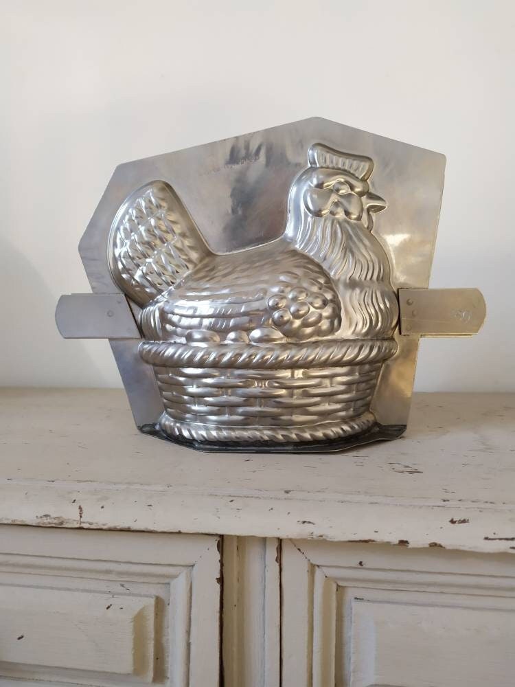 Vintage Français Hen Chicken On A Basket Chocolate Mold Moule 17cm/6 ~ Moule en Métal Pâques Collect