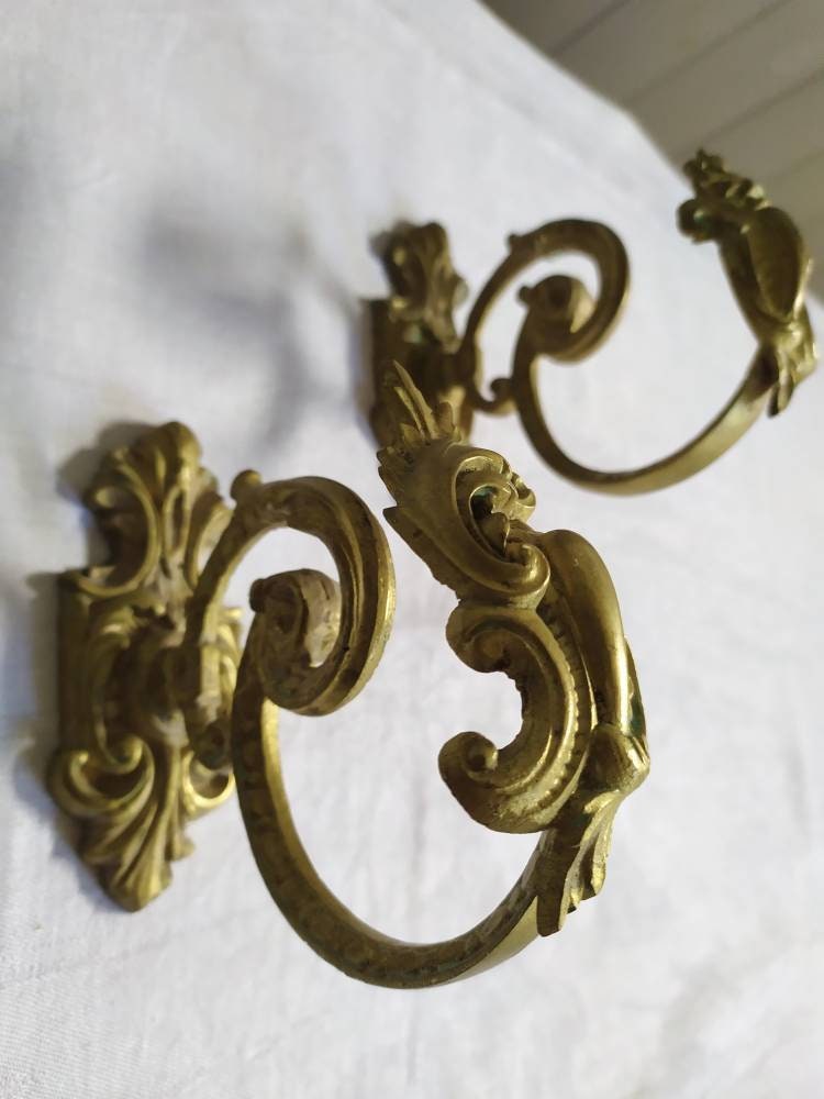 Superbe Paire de Français Antiques Style Louis Xv Rocaille Ormolu Porte-Rideaux - Grand 12 cms 4.5 H