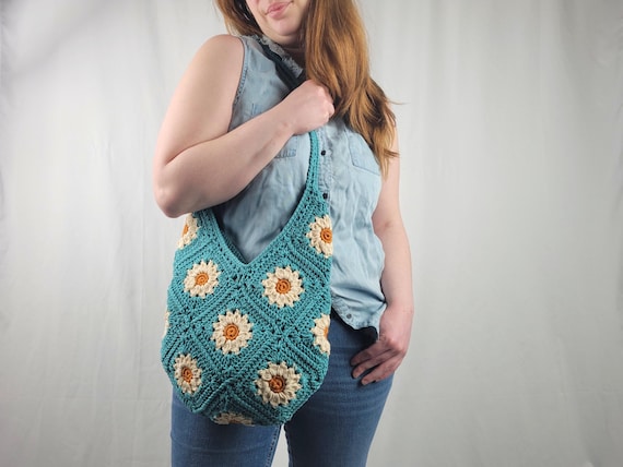 Crochet Daisy Granny Square Bag, Handmade Boho Purse, Cottagecore Shoulder Bag, Fun Floral Gift for Her, Retro Festival Tote