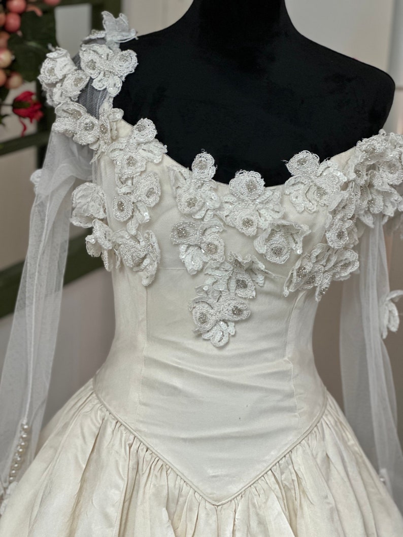 Francesca is a vintage wedding gown from 1990s image 3