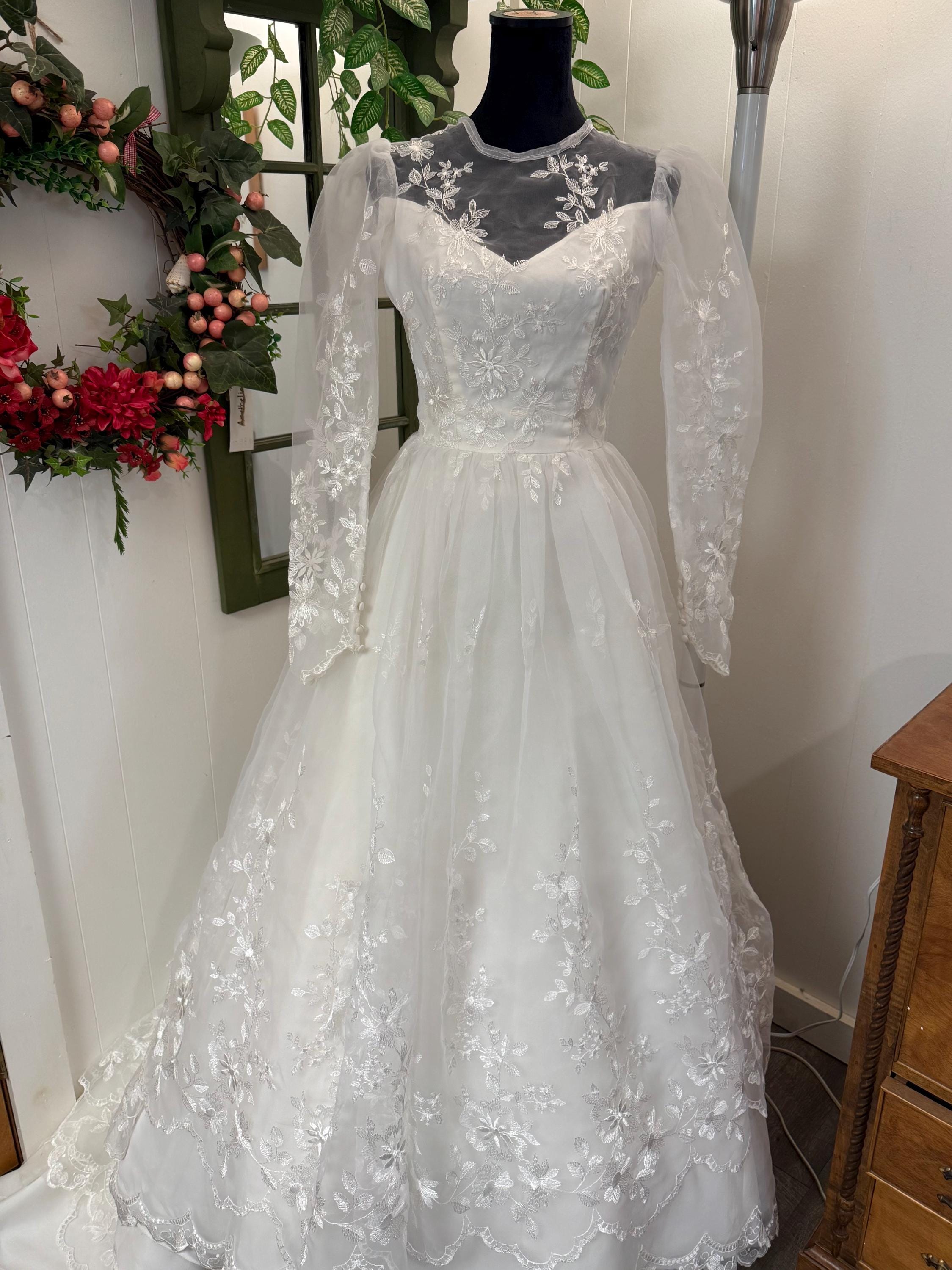Vintage 1960s Wedding Dress
