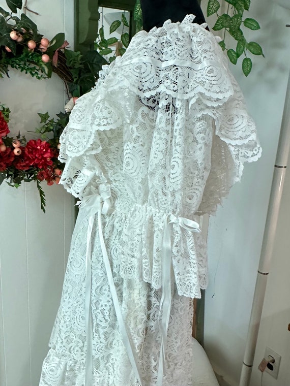 Tille is a vintage lace ivory 1980s wedding dress - image 3