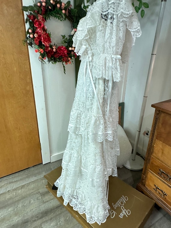 Tille is a vintage lace ivory 1980s wedding dress - image 4