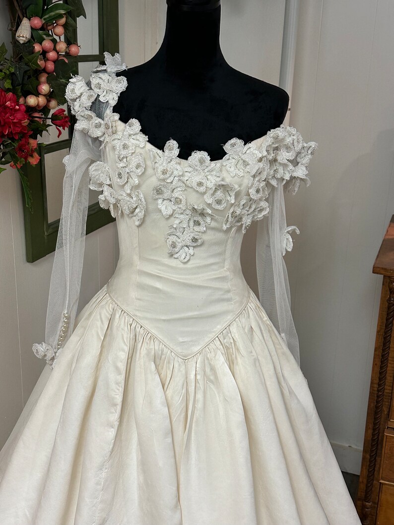 Francesca is a vintage wedding gown from 1990s image 2