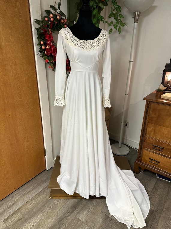 Remy is a vintage 1960s wedding dress by Alfred A… - image 2