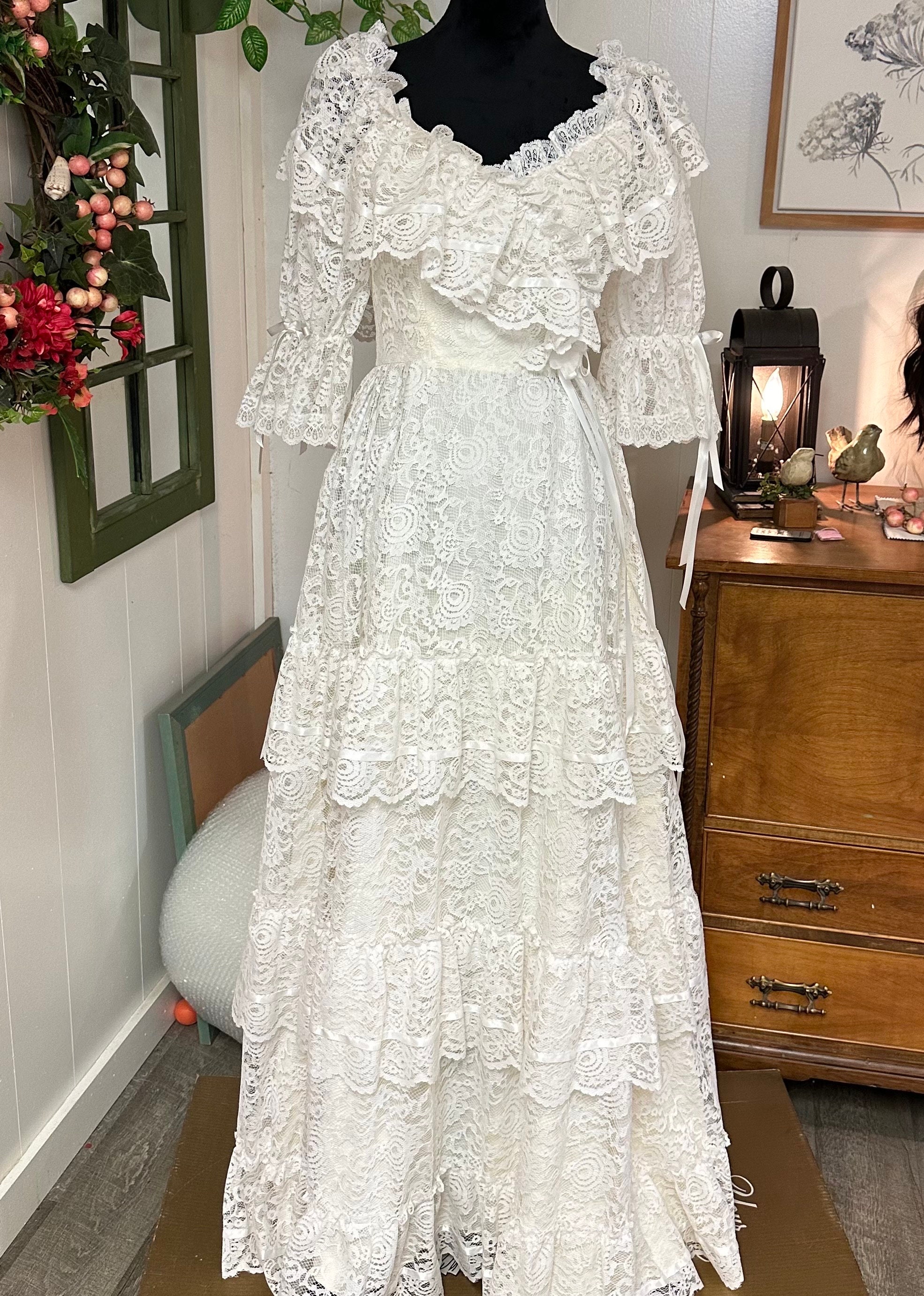 Tille is a Vintage Lace Ivory 1980s Wedding Dress - Etsy