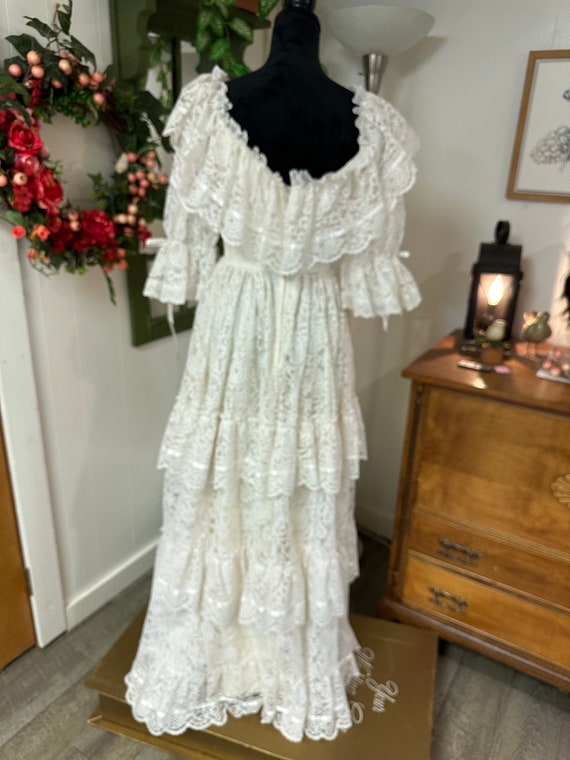 Tille is a vintage lace ivory 1980s wedding dress - image 5
