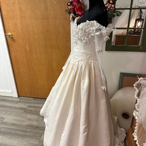 Francesca is a vintage wedding gown from 1990s image 8