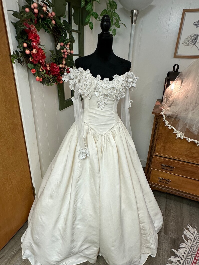 Francesca is a vintage wedding gown from 1990s image 7