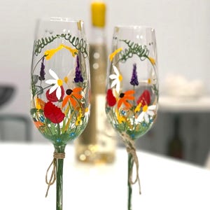 Wedding flutes, Rustic wedding decorations, Wildflowers wedding decor, Toasting champagne flutes, Wedding gift, Mother&#39;s Day, Rustic wedding