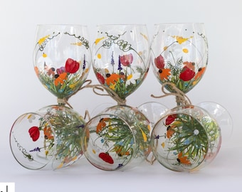 Copas de vino, copas de vino pintadas a mano, recuerdo, regalo de cumpleaños, regalo de dama de honor, regalo de boda - "Ramo de flores silvestres" - Juego de 6