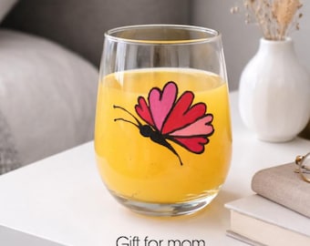 Copa de regalo pintada a mano con mariposa para el Día de la Madre, copa de vino sin tallo con mariposa rosa, arte moderno de mariposa, regalo de hija, regalo de hijo.