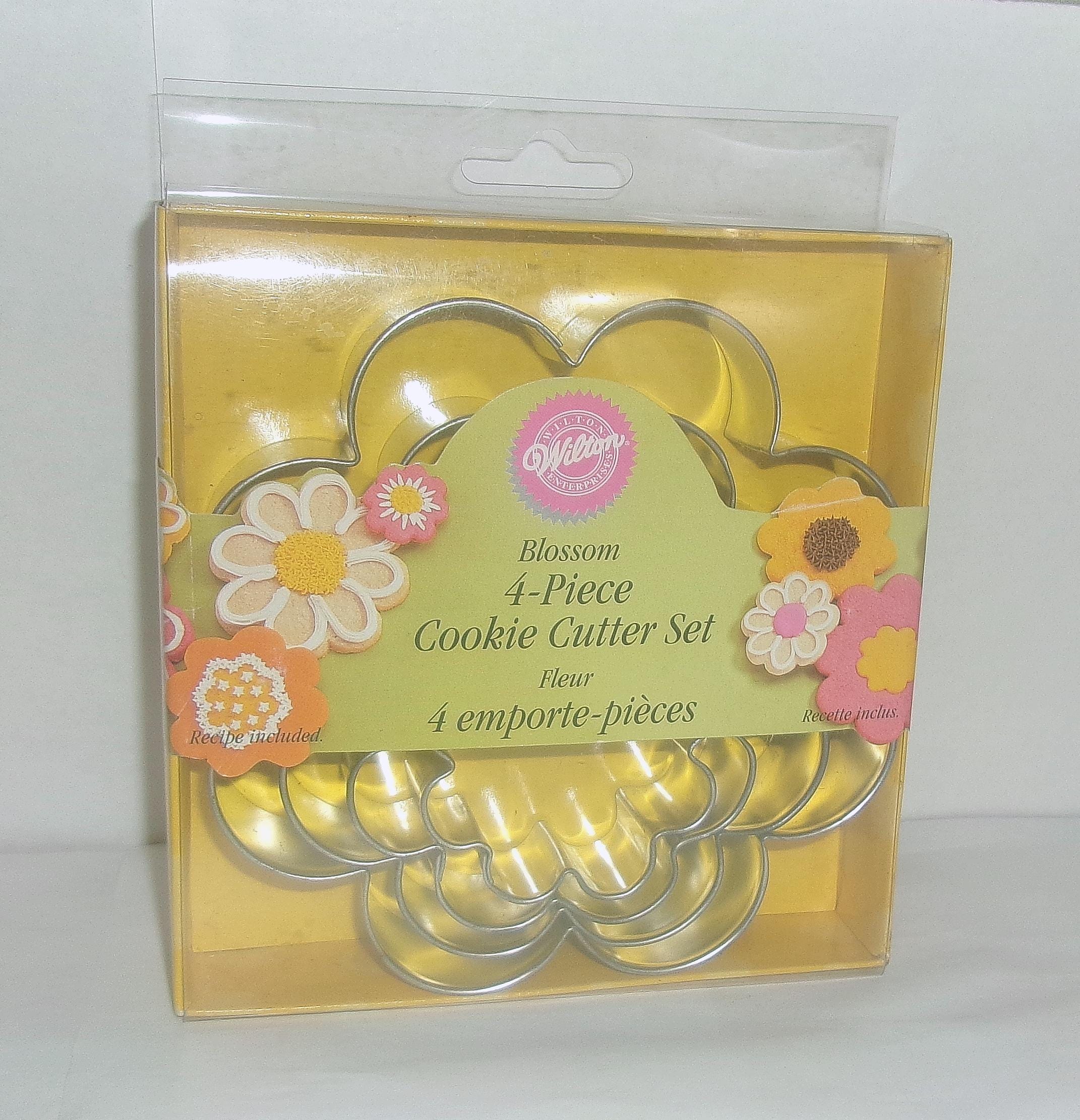 Wilton 1998 4 Piece Metal Cookie Cutter Set BLOSSOM flowers in Box Bakeware Kitchen Cooking