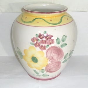 Vase Portugal 548 Art Pottery Ceramic Home Decor Ivory Hand-Painted Flowers Design Yellow Pink
