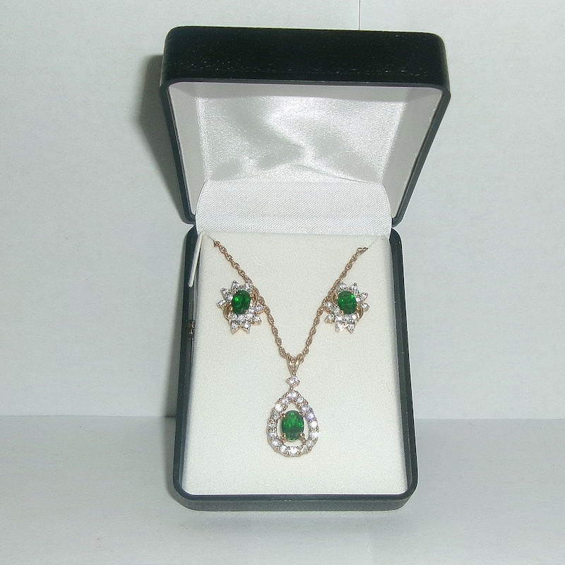 Joban Fashion Women Golden Ruby Green Pendant Set With Earrings