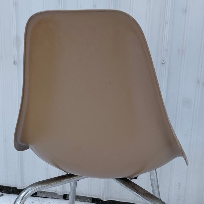 Pair Mid-Century Modern Shell Chairs image 4