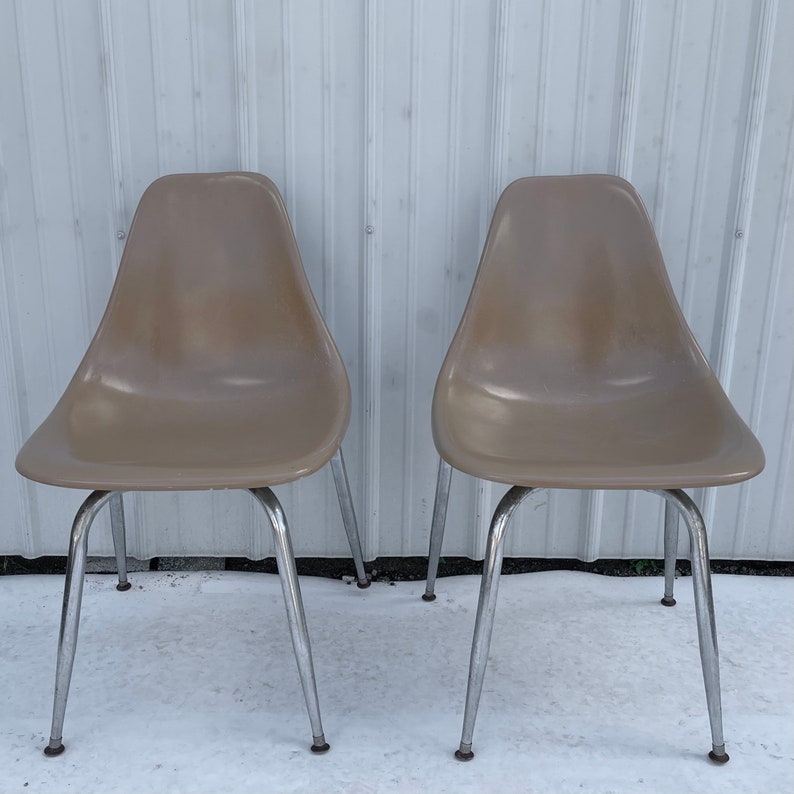 Pair Mid-Century Modern Shell Chairs image 2