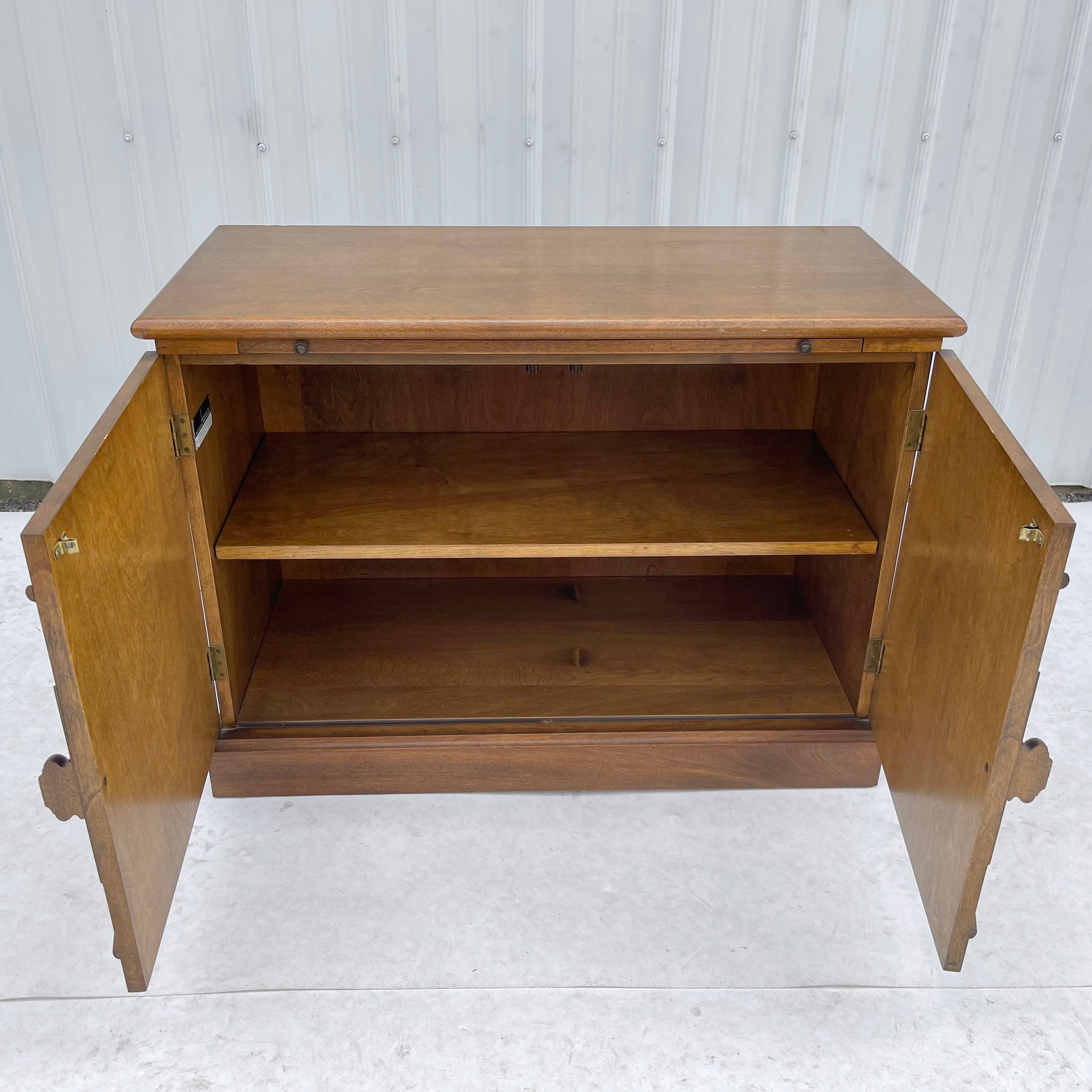 Gabinete de bar moderno de mediados de siglo de Ronnie Brahms | Etsy