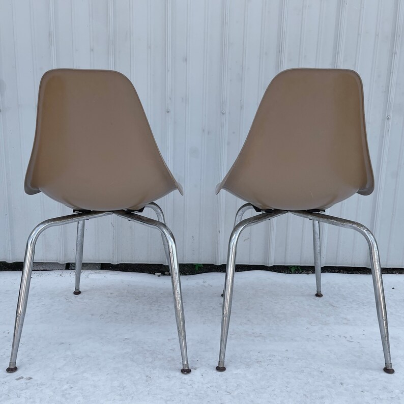 Pair Mid-Century Modern Shell Chairs image 3