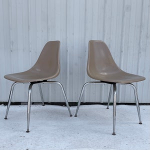Pair Mid-Century Modern Shell Chairs image 1