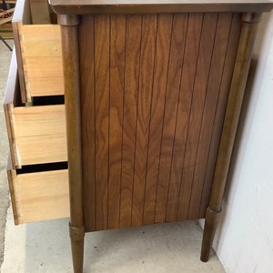 Mid-Century Modern Dresser With Mirror by Lane Furniture image 8