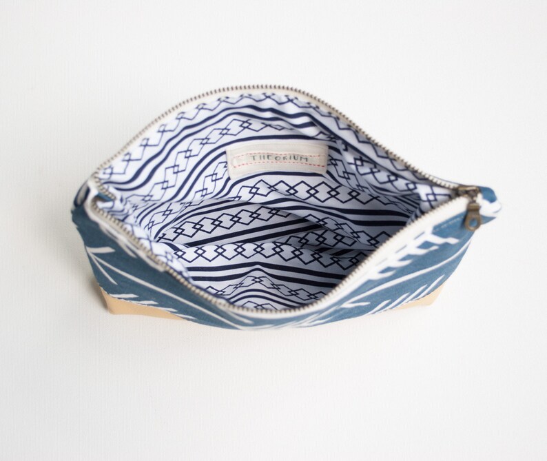 Womens Clutch Purse Vegan Handbag Travel Makeup Bag SALE Blue Arrows Zipper Pouch