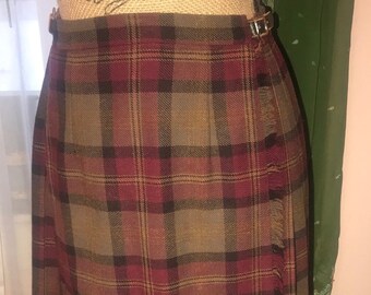 Beautiful Authentic Scottish Kilt, Soft Wool Kilt, Red & Green Plaid Kilt, Fine Wrap Around Kilt Skirt , Wrap Around pleated kilt skirt