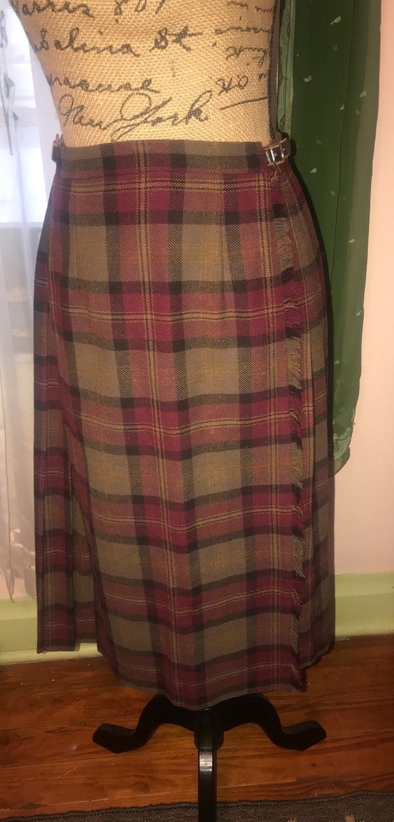 Beautiful Authentic Scottish Kilt, Soft Wool Kilt… - image 1